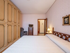 3 slaapkamers, een strijkplank/strijkijzer, gratis wifi