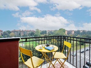 Outdoor dining - Lovely apartment for 6 people with A/C, WIFI, TV and balcony (Milan)