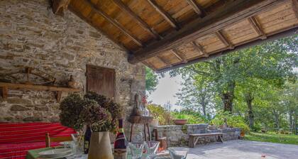 Beautiful private villa for 7 people with private pool, WIFI, TV, terrace and pets allowed