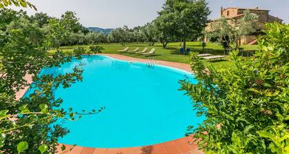 Stunning private villa for 22 people with private pool, WIFI, patio and pets allowed