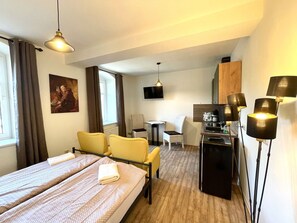 1 bedroom, travel cot, free WiFi - Beautiful apartment for 2 people with WIFI, TV and pets allowed (Zittau)