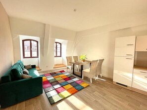 TV - Beautiful apartment for 3 people with WIFI, TV and pets allowed (Zittau)