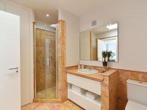 Bathroom - Beautiful private villa for 6 guests with WIFI, A/C, pool, TV and patio (Playa Del Ingles)