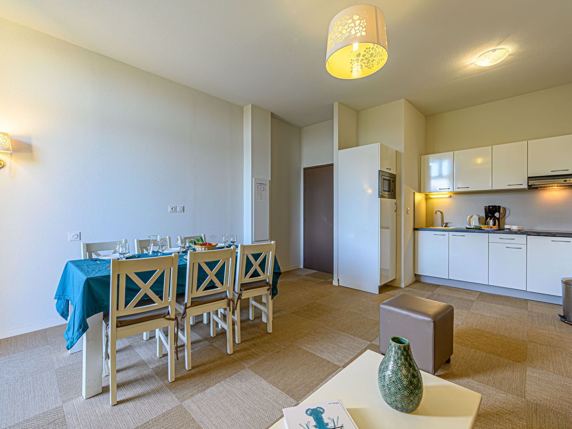 Four à micro-ondes, lave-vaisselle, grille-pain, chaise haute