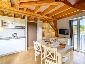 Dining - Lovely apartment for 6 people with WIFI, pool, TV and panoramic view (Baden)