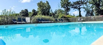 Beautiful apartment for 6 people with WIFI, pool, TV and pets allowed