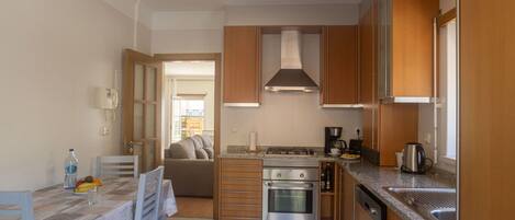 Microondas, horno, lavavajillas y tostadora