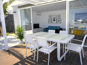 屋外ダイニングエリア