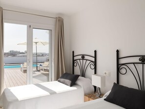 3 bedrooms, iron/ironing board, travel crib, free WiFi - Stunning  villa for 6 people with A/C, WIFI, private pool, TV and terrace (Playa Blanca)
