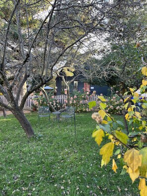Property grounds - Historic Cottage in Fox Point with Terrace and Gardens.  Walk to Brown/RISD (Providence)