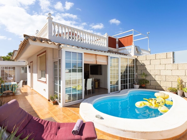 Terrace/patio - Beautiful  villa for 8 guests with private pool, WIFI, A/C, TV and terrace (Arona)