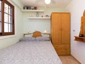 2 bedrooms, iron/ironing board, travel crib, free WiFi - Lovely apartment for 4 guests with WIFI, TV and terrace (Arona)