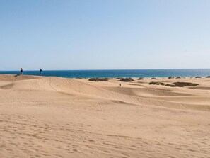 Beach - Nice apartment for 4 people with A/C, WIFI, private pool, TV and patio (Playa Del Ingles)