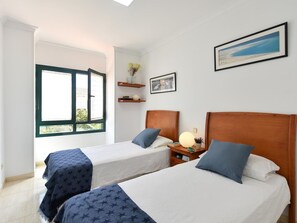 2 bedrooms, travel crib, free WiFi