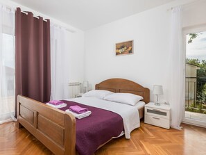 3 bedrooms, iron/ironing board, travel crib, free WiFi