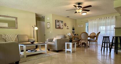 Casa Celeste. Fenced Back Yard. Close to Boat Ramp. Children and Dog Friendly.