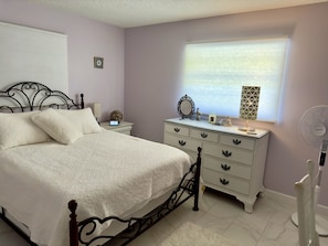 3 bedrooms, desk, iron/ironing board, free WiFi