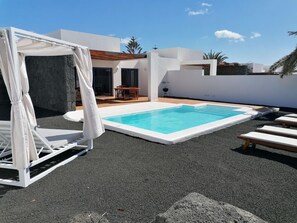 Pool - Cosy apartment in villa for 4 people with A/C, WIFI, private pool, TV and terrace (Playa Blanca)