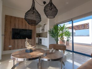 Interior - Beautiful apartment in villa for 4 people with A/C, WIFI, private pool, TV and terrace (Playa Blanca)