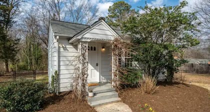 Updated 1BR cottage on private acre+ lot