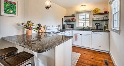 Updated 1BR cottage on private acre+ lot