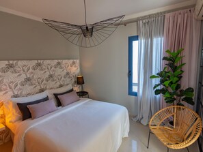 2 bedrooms, travel crib, free WiFi, bed sheets