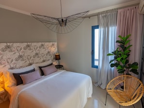 2 bedrooms, travel cot, free WiFi, bed sheets