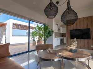 TV - Beautiful apartment in villa for 4 guests with WIFI, A/C, private pool, TV and terrace (Playa Blanca)