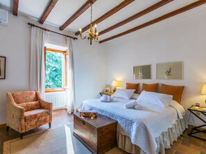 4 bedrooms, iron/ironing board, travel cot, free WiFi
