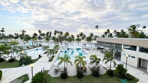 Pool - Ocean Front Apt w/ Pool, Jacuzzi & Grill - Dom Rep (La Romana)