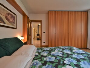 2 camere, culla da viaggio, Wi-Fi gratuito