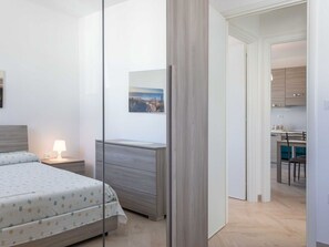 2 sovrum, resesäng och sängkläder