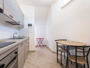 Microwave, oven, dining tables - Lovely apartment in villa for 4 guests with A/C, TV and patio (Salve)