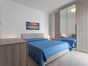 2 bedrooms, travel crib, bed sheets - Lovely apartment in villa for 4 guests with A/C, TV and patio (Salve)