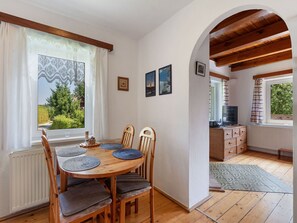 Dining - Beautiful private villa for 5 guests with WIFI, TV, balcony, pets allowed and panoramic view (Ceský Krumlov)