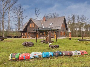 Exterior - Stunning private villa for 12 people with WIFI, TV and pets allowed (Pardubice)