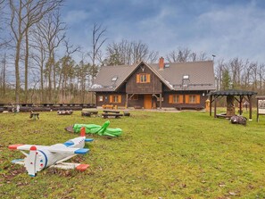Exterior - Stunning private villa for 12 people with WIFI, TV and pets allowed (Pardubice)