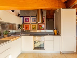 Microwave, oven, dishwasher, toaster - Cosy apartment for 5 guests with WIFI, A/C, TV and balcony (Musso)