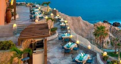 Enjoy a luxury oceanfront spa resort with fully equipped one bedroom!