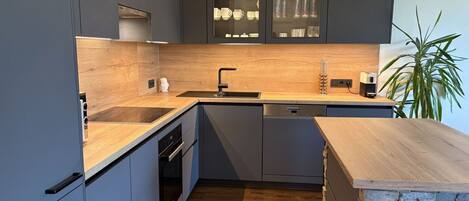 Mikrovågsugn, ugn och diskmaskin