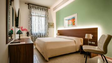 Doppia Classic | Biancheria da letto ipoallergenica, una scrivania, Wi-Fi gratuito