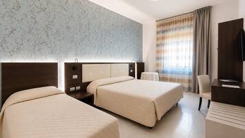 Triple Room | Desk, free WiFi, bed sheets