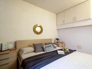 2 bedrooms, travel crib
