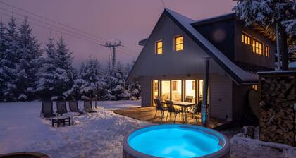 Beautiful private villa for 10 people with WIFI, hot tub, TV, terrace and pets allowed