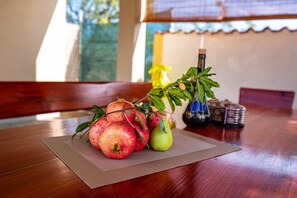 Outdoor dining - Holiday home Joy with pool (Suhovare)