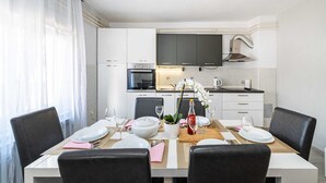 Dining - Holiday home Joy with pool (Suhovare)