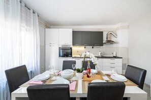 Dining - Holiday home Joy with pool (Suhovare)