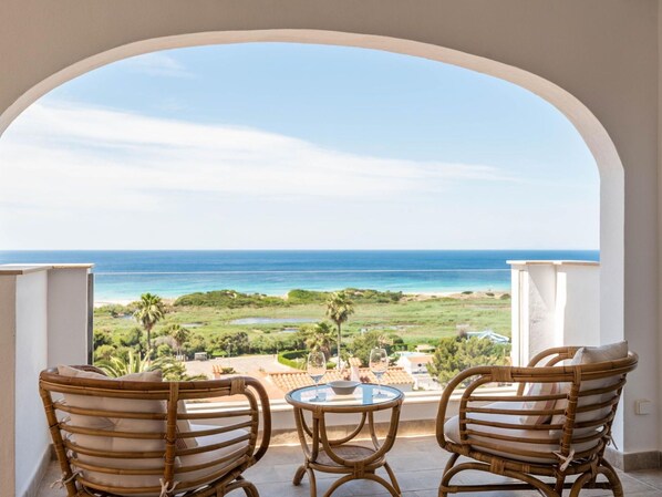 Property grounds - Beautiful private villa for 10 guests with WIFI, private pool and TV (Alaior)