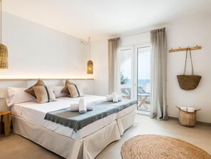 5 bedrooms, travel cot, free WiFi, bed sheets - Beautiful private villa for 10 guests with WIFI, private pool and TV (Alaior)