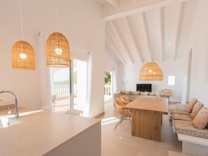 Interior - Wonderful private villa for 4 people with A/C, WIFI, pool, TV and patio (Alaior)
